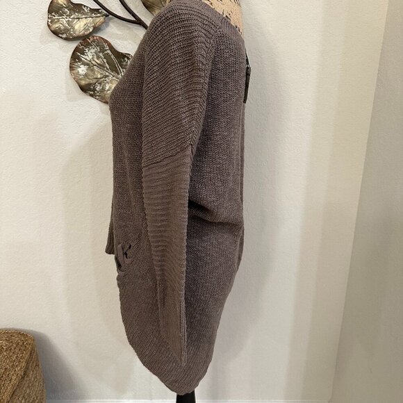 Express Taupe Knit Sweater – Cozy & Chic (Size M, NWT) 🧶✨ - Picture 2 of 4